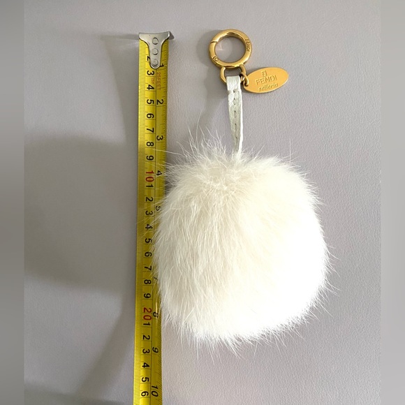 Authentic Fendi fur bag charm - Picture 8 of 9